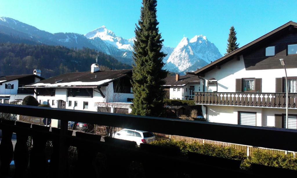 Maisonette Apartment Dhh Zugspitzblick Mit Eigenem Garten Garmisch-Partenkirchen Exteriör bild